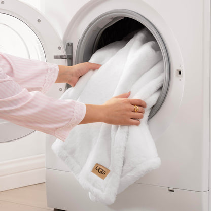 UGG Faux Fur Throw Blanket - Cozy Room Decor & Home Decor, Soft Luxury Bedroom Decor & Living Room Decor, Warm Throw Blanket for Couch, for Teen Girls Women, 50x70 (Snow)