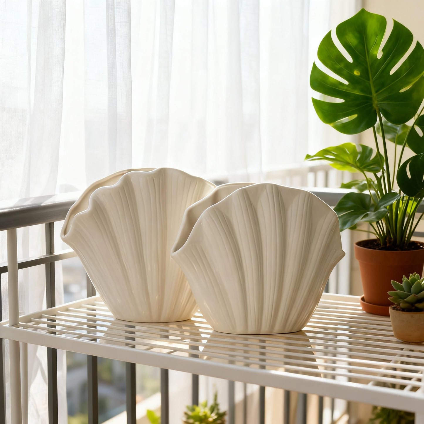 Seashell Vase Set of 2 - White Sea Shell Vase, Coastal Clam Shell Shaped Vases Decor for Table, Beach Ceramic Seashell Flower Vases Home Décor Accents for Pampas Grass, Ocean Aesthetic Room Decoration