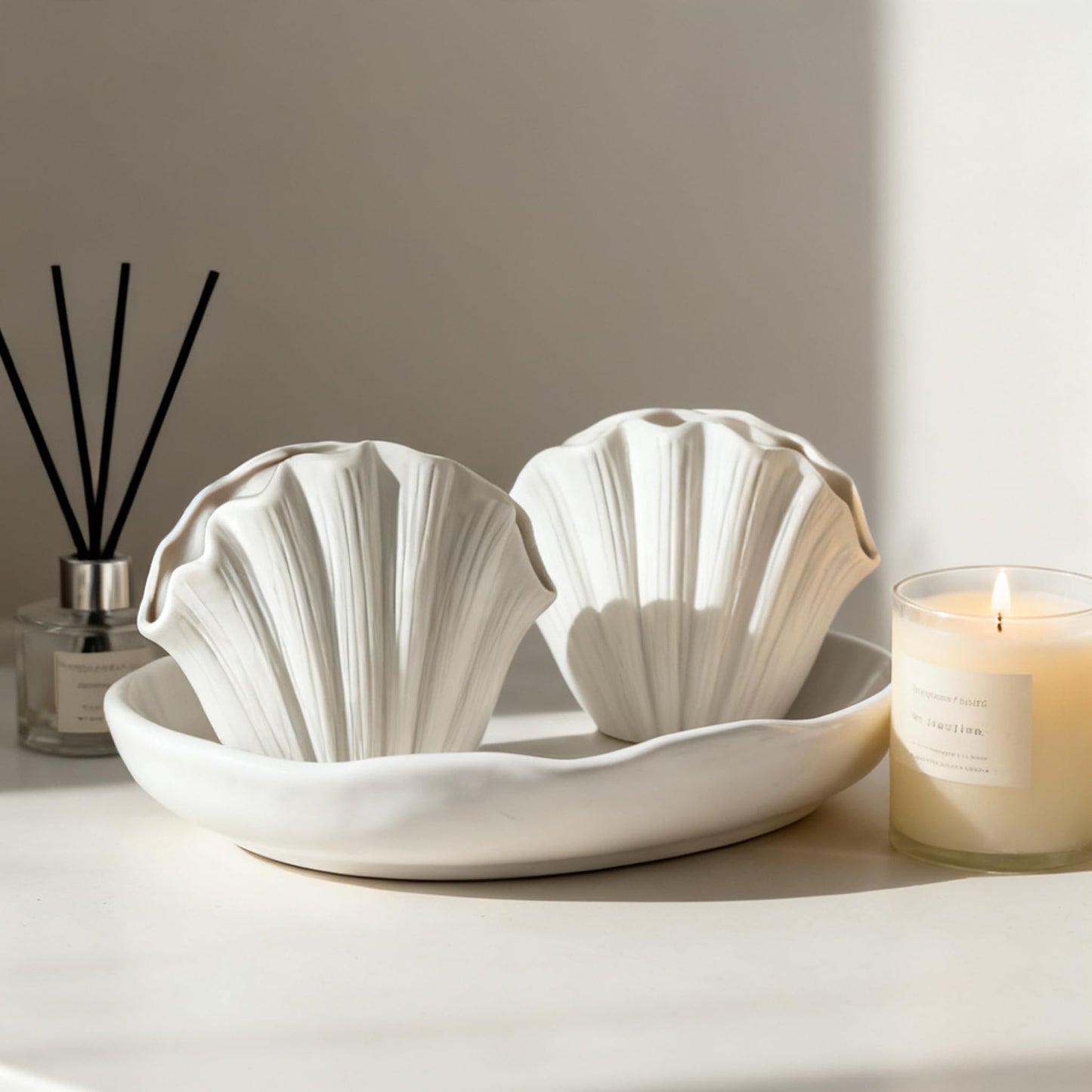 Seashell Vase Set of 2 - White Sea Shell Vase, Coastal Clam Shell Shaped Vases Decor for Table, Beach Ceramic Seashell Flower Vases Home Décor Accents for Pampas Grass, Ocean Aesthetic Room Decoration