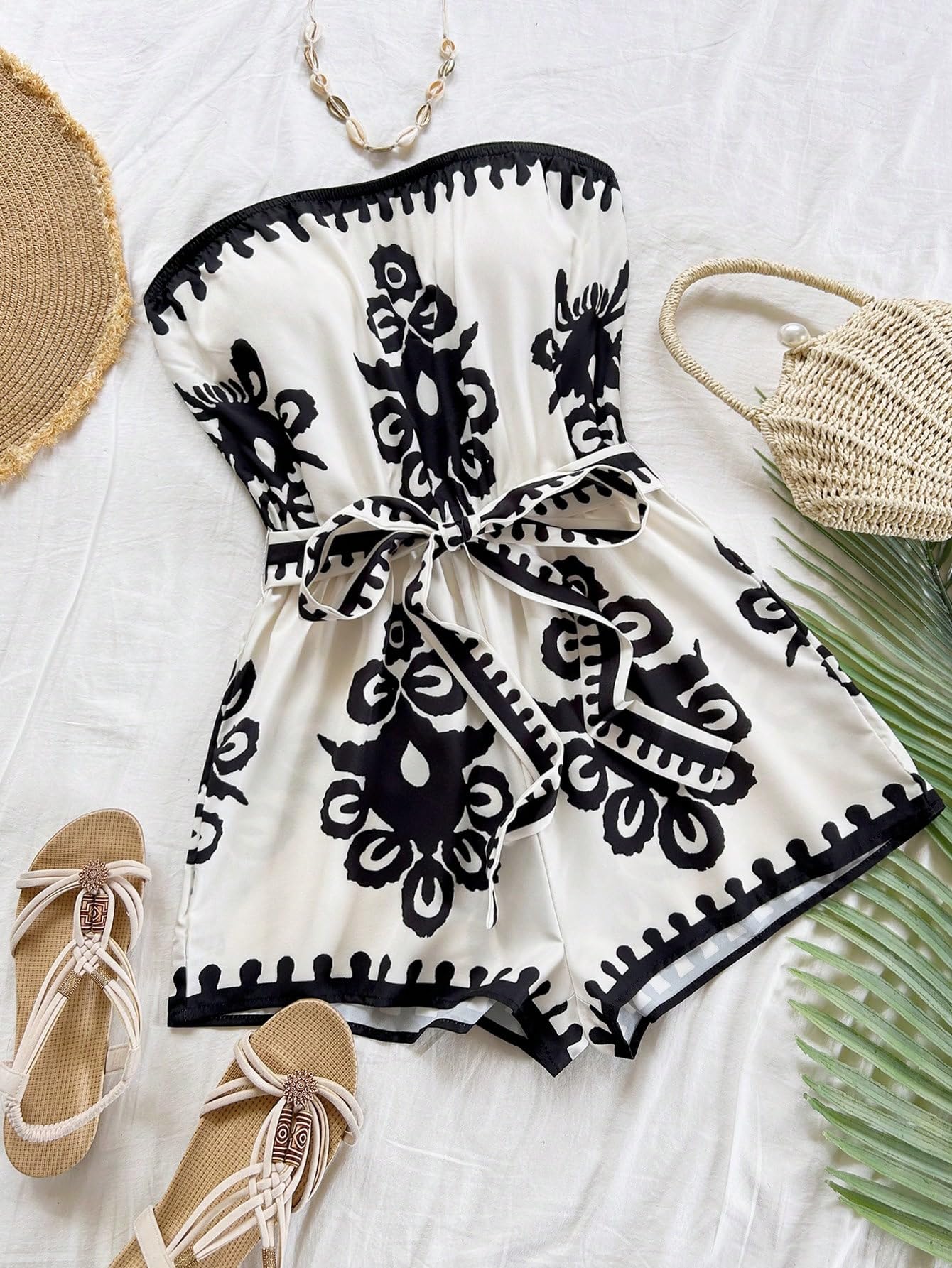 Floerns Women's Boho Floral Strapless Jumpsuit Sleeveless Vacation Short Belted Romper Black and White Small