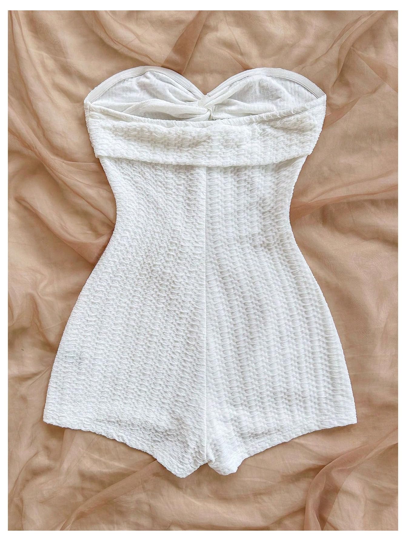 WDIRARA Women's Strapless Twist Front Tube Romper Textured Sleeveless Shorts Jumpsuits White Small
