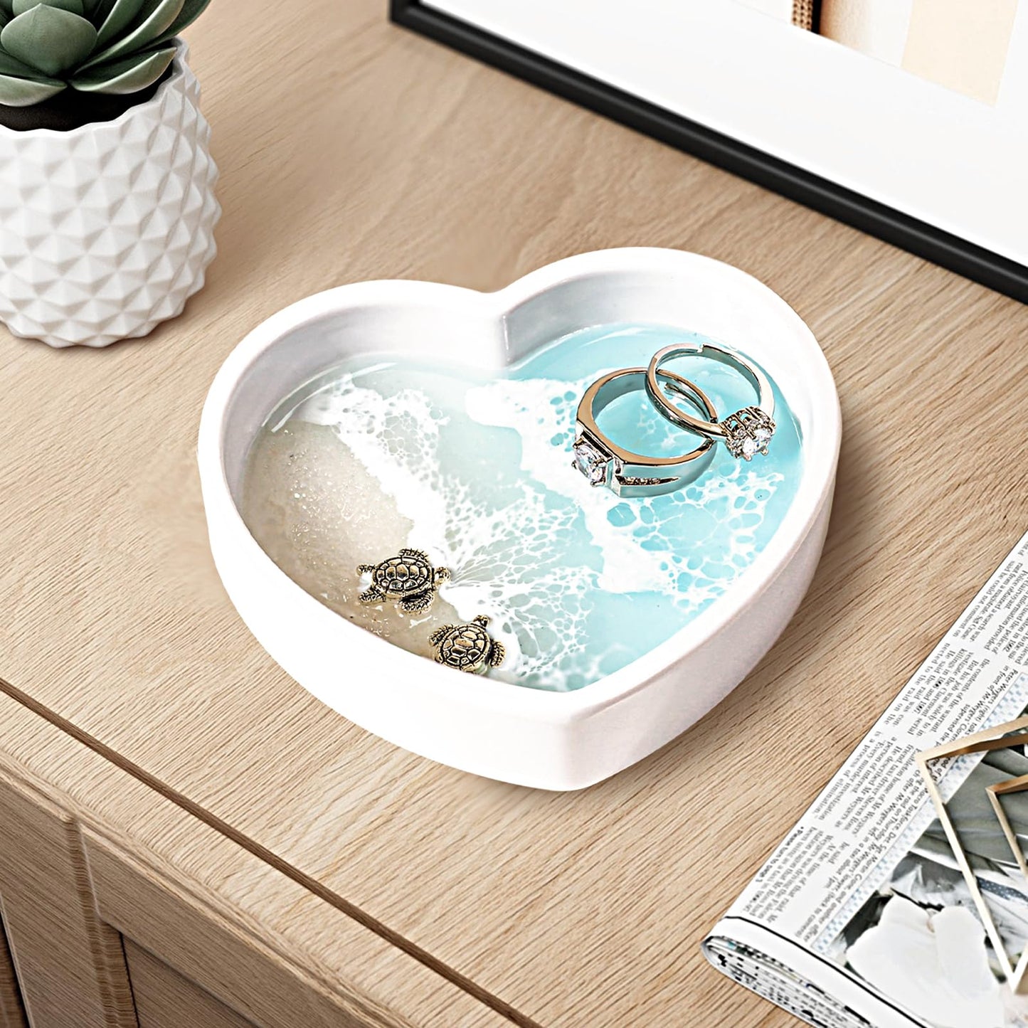 Handmade Resin Ring Dish, Heart Shaped Ocean Trinket Dish with Sea Turtle and Beach Design, Coastal Decor Jewelry Holder for Rings Earrings, Engagement Gifts for Couples & Birthday Gifts for Women