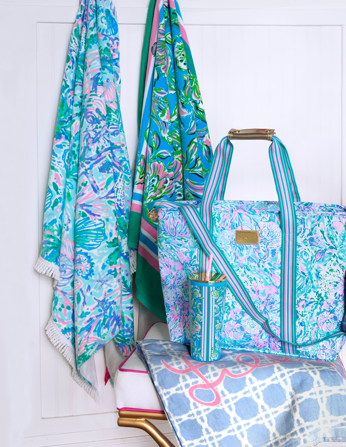 Lilly Pulitzer Picnic and Beach Cooler Bag, Insulated Soft Cooler with Adjustable Shoulder Strap and Zippered Top, Large for Groceries or Travel, Soleil It On Me