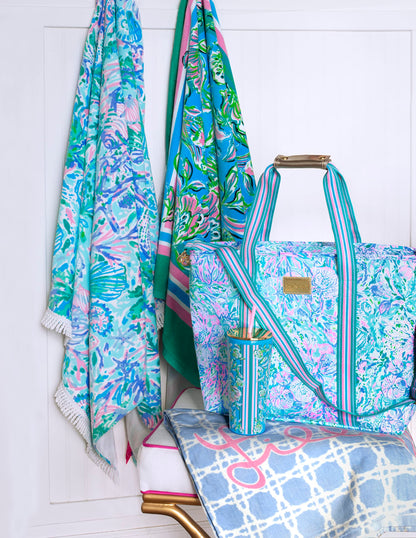 Lilly Pulitzer Picnic and Beach Cooler Bag, Insulated Soft Cooler with Adjustable Shoulder Strap and Zippered Top, Large for Groceries or Travel, Soleil It On Me